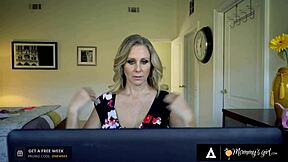 マミーズガール ジュリア・アン、怒りで娘の親友を激しく生セックス