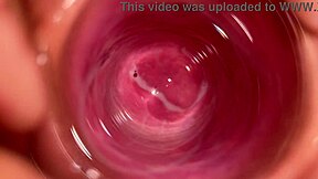 Kamera hluboko v Mias těsné kundi