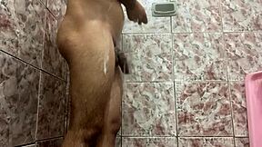 Jeg leger med min lille pik til jeg kommer, føles så godt