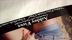 لماذا ماكسين إكس وأشلي فايرز يلعقن بعضهما بألعاب جنسية؟