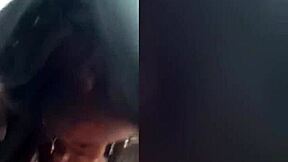 אני צופה בחברה שחורה סקסית 18+ נותנת מציצה POV