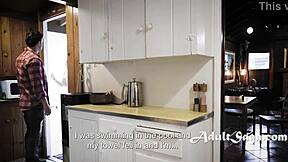 Gimana Laney Grey Kehilangan Keperawanannya Sama Dua Cowok Bertopeng?