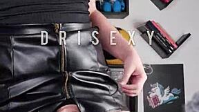 היי, רוצה להרגיש את הסטרפ-און שלי עמוק בפנים, דרי סקסי?