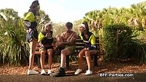 ดูนักวิ่งหื่นโดนควยยักษ์เย็ดแรงๆ!