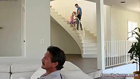 Dědečku, chceš vidět, jak vysávám a svádím tvého nevlastního syna?