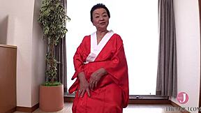 כשיוקו אוגסווארה, אלמנה בת 81, עושה מסאז' לבחור צעיר 18+, האנרגיה השמחה שלה זורחת. הכישורים הוותיקים שלה משאירים אותו רוצה עוד.