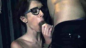 κοπέλα γίνεται γαμημένη σκληρά από λευκά πούτσα 😈