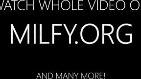 Figliastro ricatta matrigna per anale rude 😈