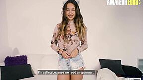 テイラー・サンズはどうやってアマチュアチンチンを巨乳で扱うの？