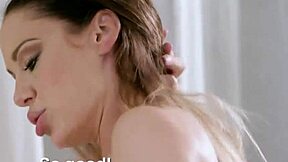 La figliastra McKenzie Lee e Katya Rodriguez si strofinano le fighe insieme con entusiasmo