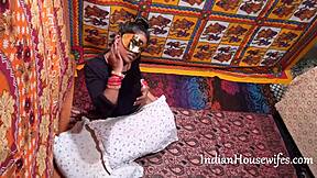 คู่รักอินเดียจริงๆ เย็ดสไตล์มิชชันนารีพร้อมเลียหีและจูบ