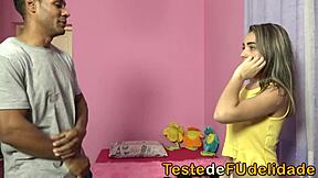 Geil meisje verleidt broers vriend voor stoomactie