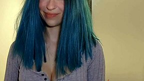 Beau-cul de belle-sœur surprise en train de se masturber dans le placard, blague tourne à la creampie POV avec grosse bite