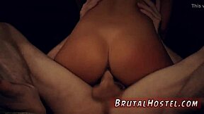 Vintage genç kız ilk kez bağlanıyor ve domine ediliyor