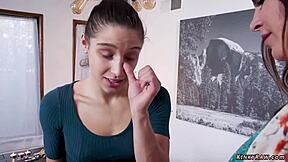 Συγγενής Κυριαρχεί σε Νεαρή και Μεγαλόστηθη Θετή Μαμά σε Άγριο Ρόλοπλεϊ