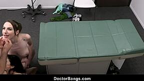 变态医生和害羞护士联手在诊室操无辜18+少女