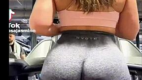 Παχύς σφιχτός κώλος έφηβης 18+ πόρνης προκαλεί σε 8λεπτο κλιπ