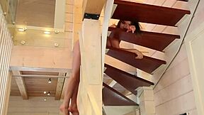 Modelka MetArt Pasarie Lily C rozbiera się powoli, odsłaniając drobną 18+ sylwetkę i małe 18+ cycki w softcore striptease