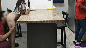 Kotivideo tallentaa salaisen anaalin petollisen setän monster kukolla – raaka ja intensiivinen!