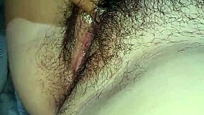 近距离看继姐妹毛茸茸的逼，真他妈狂野！