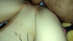 彼氏に頼んでマ○コをびしょびしょに濡らしてもらう