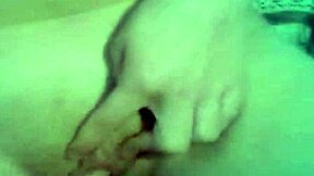 Cette teen 18+ obsédée balance tous ses secrets en webcam nue confession