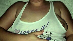 הגיסה שלי מראה את הכוס המקורזל שלה בפעם הראשונה