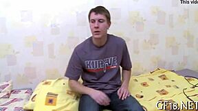 yo babe, vill du stå doggy som denna 18+ tjej för mig?