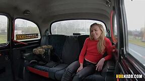 Wow, saftig ängel Emily slammad hårt i baksätet!