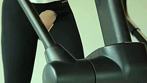 Privé gym sessie met dildo op roeier, best wild!