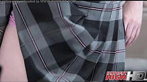 Malá blond Dolly Leigh zvádza svojho učiteľa hudby na akciu