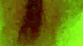 لعنة، فتاة عاهرة تدفع خيار بعمق كديلدو