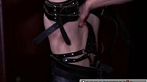 Ух, я в шоке... русская тинейджерка 18+ Алеция Фокс получает жесткий анал в бдсм подземелье
