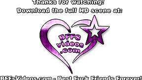 Sono così arrabbiata con Peters per aver spiato, ma punire il suo cazzo con Nikki Sweets, Mina Moon e Alessia Luna è fantastico