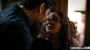 Хей, Леана Ловингс, кажи ми как ти харесва да ти ближат и пръскат путката?