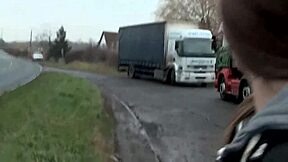 Hei Leyla, de ce faci pipi afară ca o adolescentă brunetă obraznică?