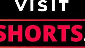 Μικρή Λατίνα κοκκινομάλλα με σορτς παίρνει σκληρό αναλ κρεαμπάι