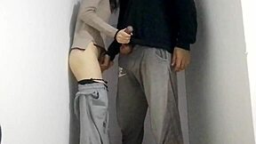 Stojící sere s přítelkyní, dokud neskončí uvnitř