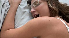 OMG, nézd ezt a kis 18+ mostohanővért, Macy Meadowst az első szexszalagján Scott Starkkal a Household Fantasyban!