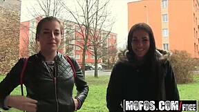 Hei Eveline Dellai, Kenapa Flash Bokong Demi Uang di Publik? Tunjukin Lebih!