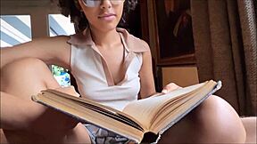 Книжовната заварена сестра Дани Диаз опитва див секс с Алекс Адамс. Семейната терапия стана пикантна! 😜