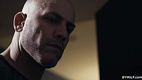 병든 틴 18+가 절박한 커플의 큰 가슴과 삼인조