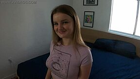 Eliza Eves Pierde Juego y Se Dobla para Follar Hardcore Casero