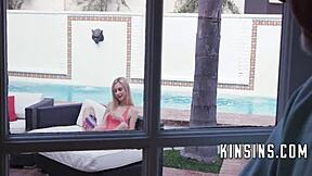 Štíhla tínedžerka Chanel Shortcake šúcha svojho prastarého poriadne