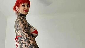 ¡Oye, mira a Melody Radford probándose un bikini micro transparente!