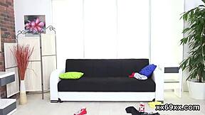 Dottore Osserva Controllo Imene e Scopata a Vergine Gattina in Ospedale