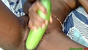 أوه، جعلوني مثارة جداً، نكت نفسي بالخيار!