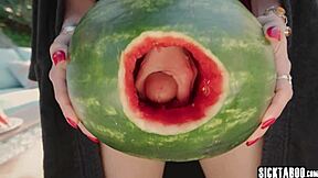 Мокрая тинейджерка 18+ Афтен Опал сосет большие хуи и трахается с транссексуалками Эрика Черри и Ариэль Демюр