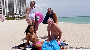 Stare kobiety pieprzą młodą 18+ latynoską gorącą na dzikim pobycie, tak gorąco! 🔥