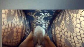 مبتدئة إيبوني شابة بكليتوريس كبير تتنيك قاسي وتغطى بزبادي لزج مرتين بي أو في